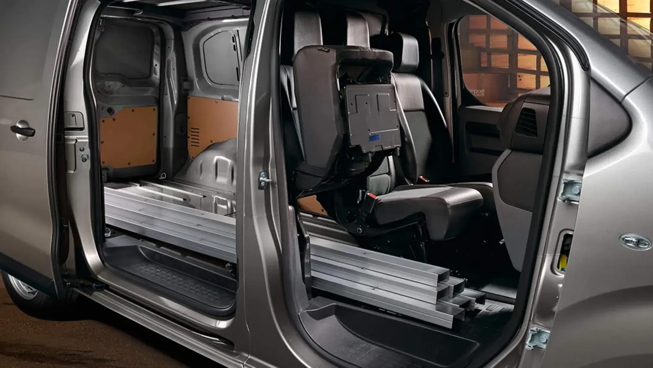 Opel Vivaro ruimte interieur