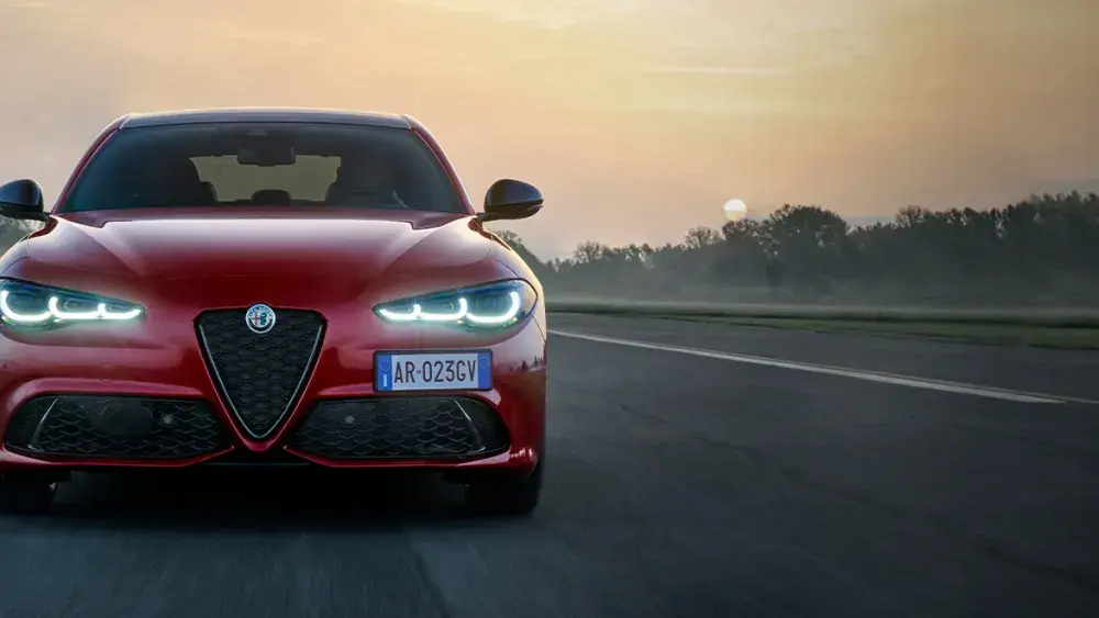 Alfa Romeo Giulia rijdend